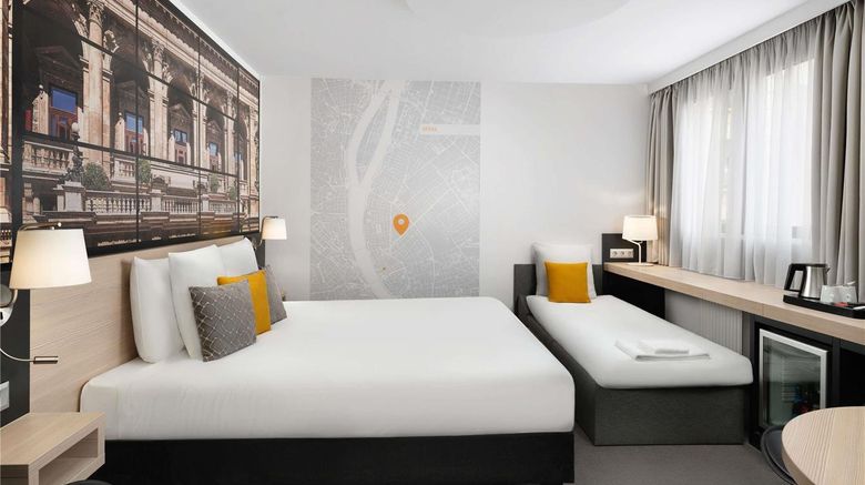 <b>Hotel Mercure Budapest City Center Room</b>. Images powered by <a href="https://iceportal.shijigroup.com/" title="IcePortal" target="_blank">IcePortal</a>.