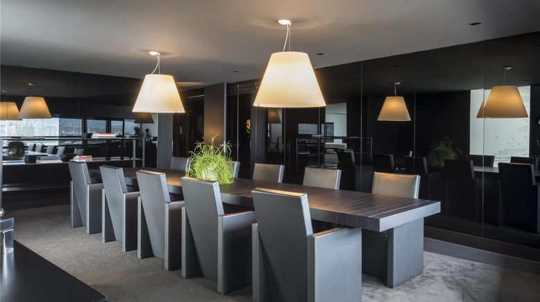 <b>SO/ Vienna Suite</b>. Images powered by <a href="https://iceportal.shijigroup.com/" title="IcePortal" target="_blank">IcePortal</a>.