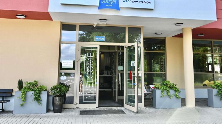 Ibis Budget Wroclaw Stadion Exterior