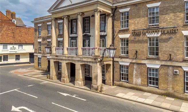 Mercure White Hart Salisbury Exterior