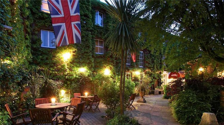 Mercure White Hart Salisbury Exterior
