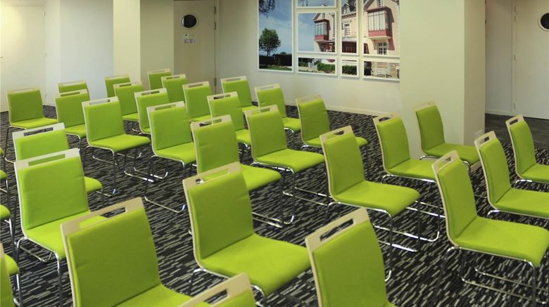<b>Mercure Granville Le Grand Large Meeting</b>. Images powered by <a href="https://iceportal.shijigroup.com/" title="IcePortal" target="_blank">IcePortal</a>.