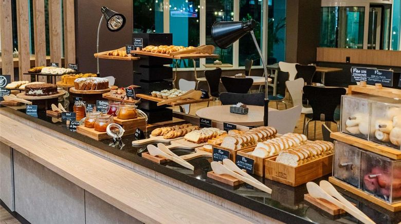 <b>Ibis Porto Alegre Moinhos de Vento Restaurant</b>. Images powered by <a href="https://iceportal.shijigroup.com/" title="IcePortal" target="_blank">IcePortal</a>.