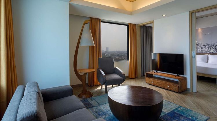 Mercure Jakarta Simatupang Suite