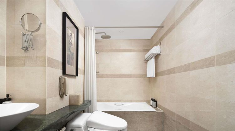 Grand Mercure Hongqiao Shanghai Room
