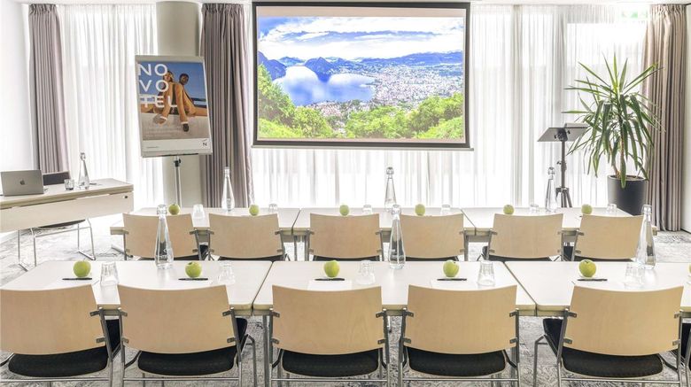 <b>Novotel Lugano Paradiso Meeting</b>. Images powered by <a href="https://iceportal.shijigroup.com/" title="IcePortal" target="_blank">IcePortal</a>.
