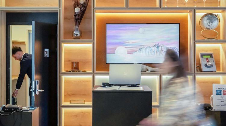 Ibis Lugano Paradiso Exterior