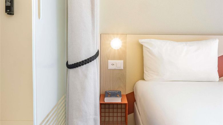 <b>Ibis Budget Lugano Paradiso Room</b>. Images powered by <a href="https://iceportal.shijigroup.com/" title="IcePortal" target="_blank">IcePortal</a>.