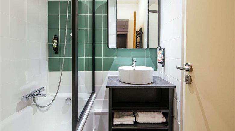 <b>Adagio La Defense le Parc Room</b>. Images powered by <a href="https://iceportal.shijigroup.com/" title="IcePortal" target="_blank">IcePortal</a>.