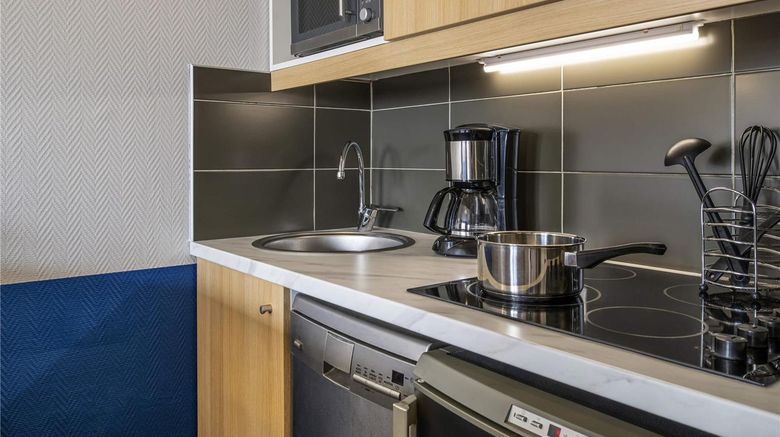 <b>Adagio La Defense Kleber Room</b>. Images powered by <a href="https://iceportal.shijigroup.com/" title="IcePortal" target="_blank">IcePortal</a>.