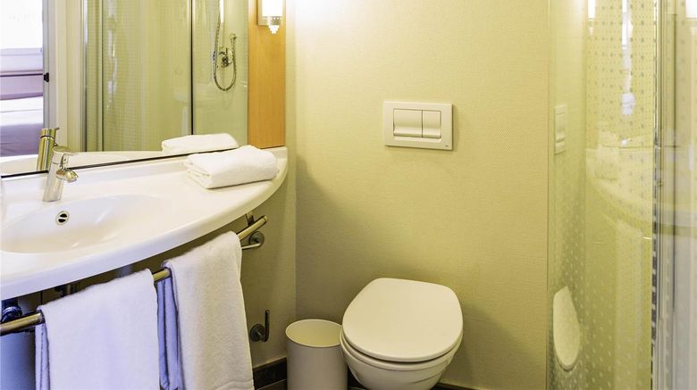 <b>Ibis Oviedo Room</b>. Images powered by <a href="https://iceportal.shijigroup.com/" title="IcePortal" target="_blank">IcePortal</a>.