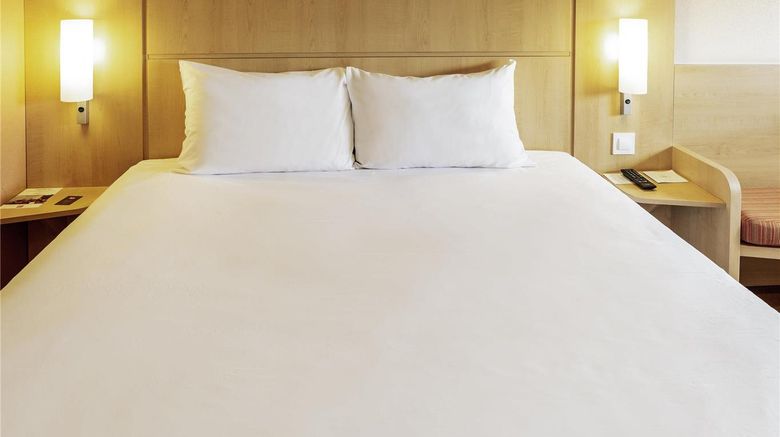 <b>Ibis Oviedo Room</b>. Images powered by <a href="https://iceportal.shijigroup.com/" title="IcePortal" target="_blank">IcePortal</a>.