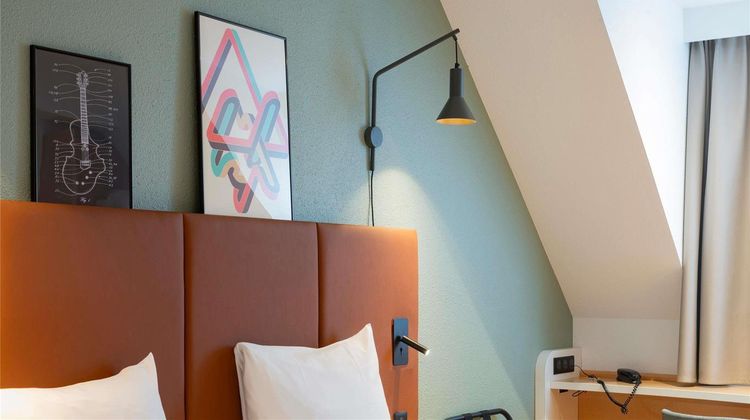 Hotel Ibis Bayeux Port En Bessin Room
