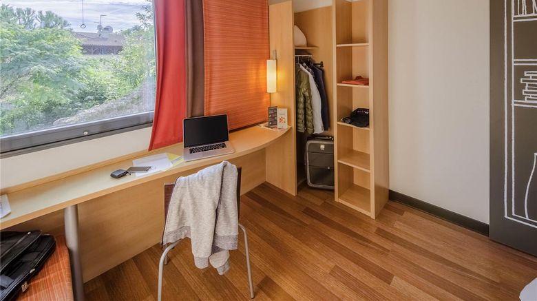 <b>Hotel Ibis Sarlat Room</b>. Images powered by <a href="https://iceportal.shijigroup.com/" title="IcePortal" target="_blank">IcePortal</a>.