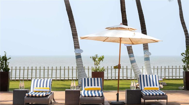 <b>Novotel Mumbai Juhu Beach Pool</b>. Images powered by <a href="https://iceportal.shijigroup.com/" title="IcePortal" target="_blank">IcePortal</a>.