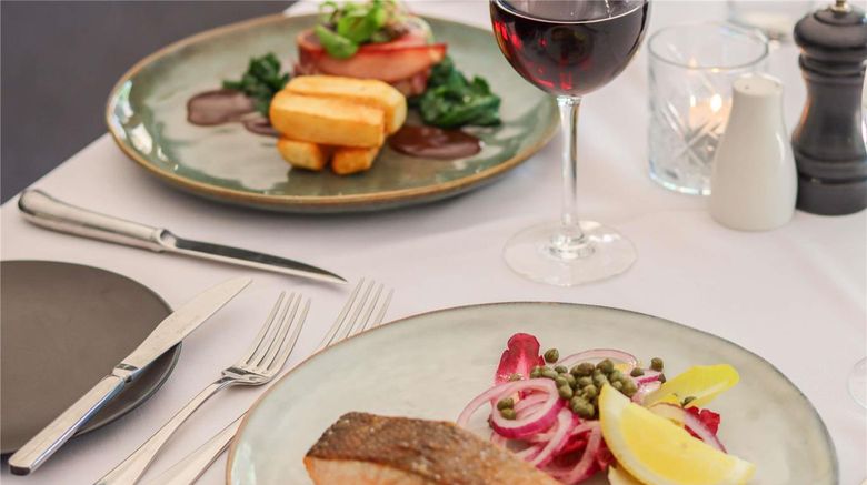 <b>Mercure Resort Hunter Valley Gardens Restaurant</b>. Images powered by <a href="https://iceportal.shijigroup.com/" title="IcePortal" target="_blank">IcePortal</a>.