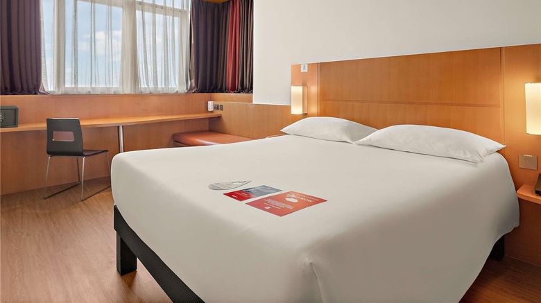<b>Ibis Abu Dhabi Gate Room</b>. Images powered by <a href="https://iceportal.shijigroup.com/" title="IcePortal" target="_blank">IcePortal</a>.