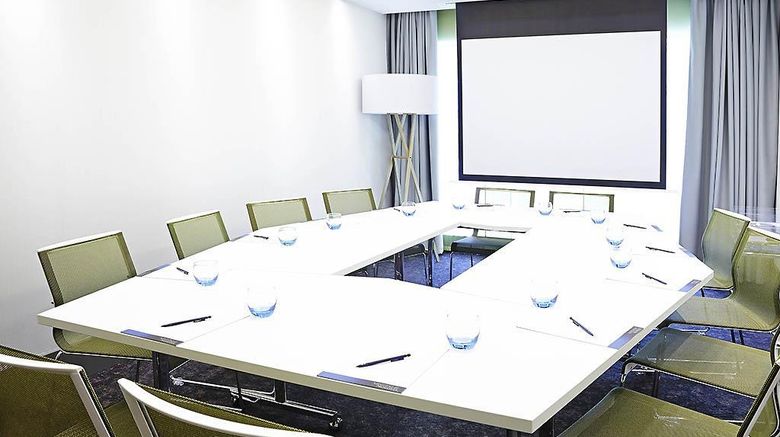 <b>Novotel London Brentford Meeting</b>. Images powered by <a href="https://iceportal.shijigroup.com/" title="IcePortal" target="_blank">IcePortal</a>.