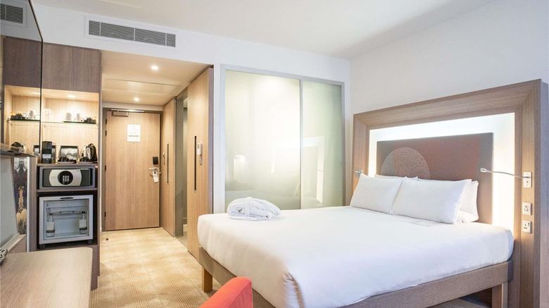 <b>Novotel London Brentford Room</b>. Images powered by <a href="https://iceportal.shijigroup.com/" title="IcePortal" target="_blank">IcePortal</a>.