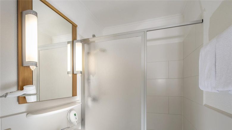 <b>Ibis Hotel Eisenach Room</b>. Images powered by <a href="https://iceportal.shijigroup.com/" title="IcePortal" target="_blank">IcePortal</a>.
