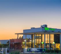 Ibis Styles Pertuis Exterior