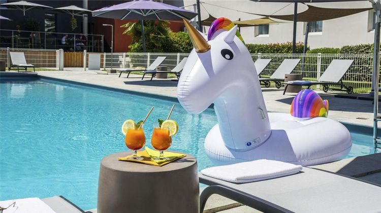 Ibis Styles Pertuis Pool