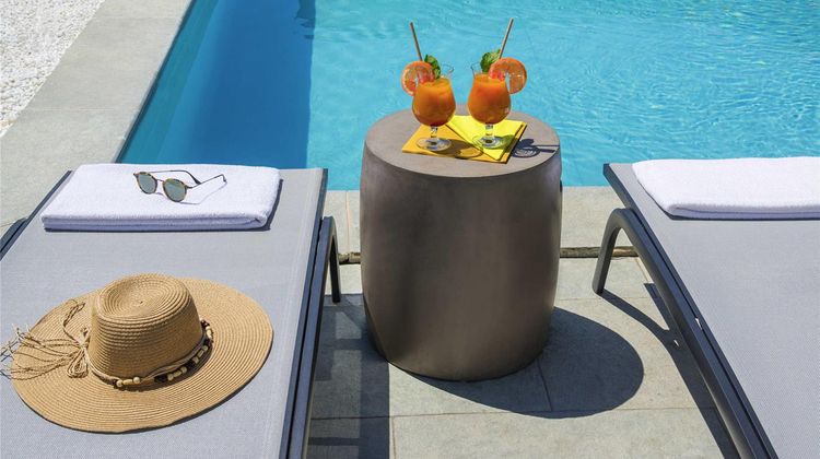 Ibis Styles Pertuis Pool