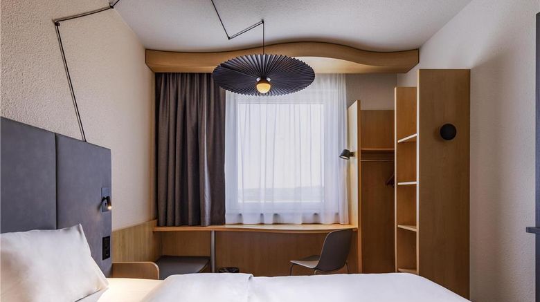 <b>Ibis Friedrichshafen Airport Room</b>. Images powered by <a href="https://iceportal.shijigroup.com/" title="IcePortal" target="_blank">IcePortal</a>.