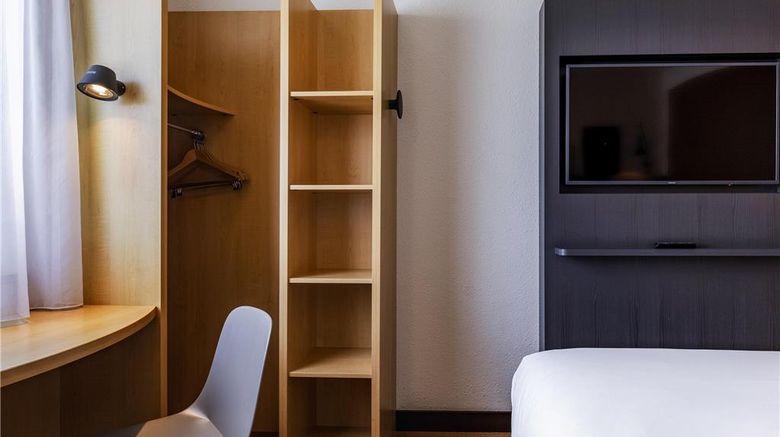 <b>Ibis Friedrichshafen Airport Room</b>. Images powered by <a href="https://iceportal.shijigroup.com/" title="IcePortal" target="_blank">IcePortal</a>.