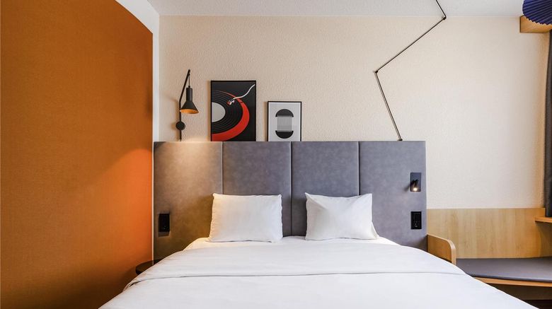 <b>Ibis Friedrichshafen Airport Room</b>. Images powered by <a href="https://iceportal.shijigroup.com/" title="IcePortal" target="_blank">IcePortal</a>.