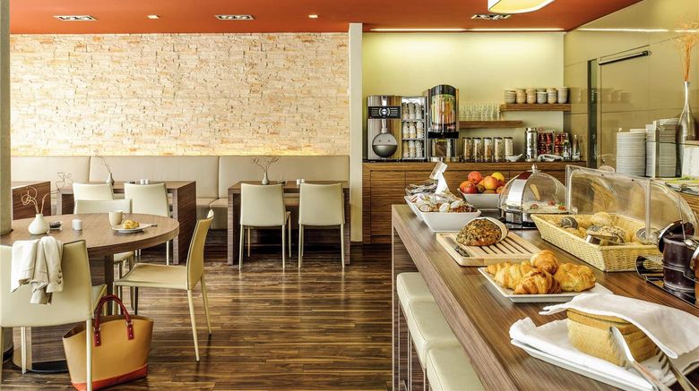 <b>Ibis Friedrichshafen Airport Restaurant</b>. Images powered by <a href="https://iceportal.shijigroup.com/" title="IcePortal" target="_blank">IcePortal</a>.