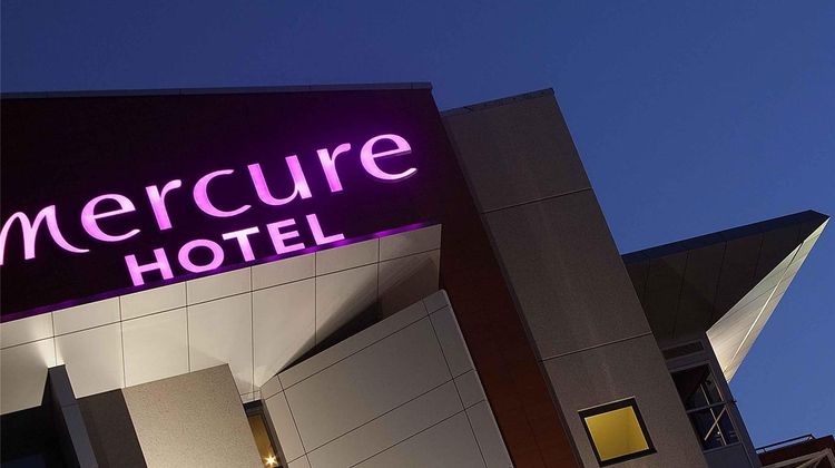 Mercure Sydney Liverpool Exterior