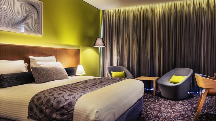 Mercure Sydney Liverpool Room