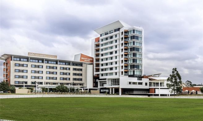 Mercure Sydney Liverpool Exterior