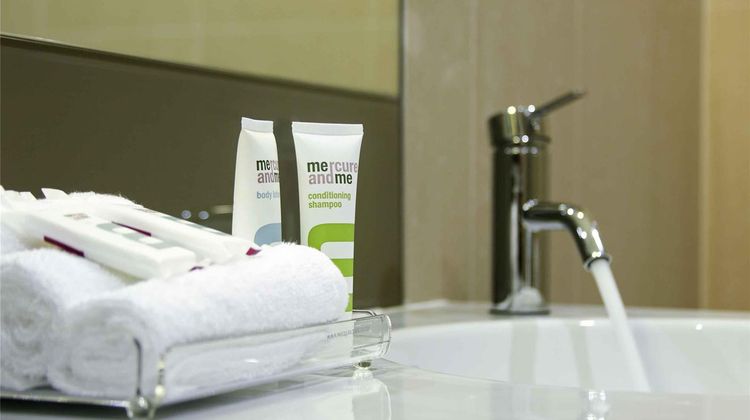 Mercure Sydney Liverpool Room