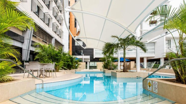 Mercure Sydney Liverpool Exterior