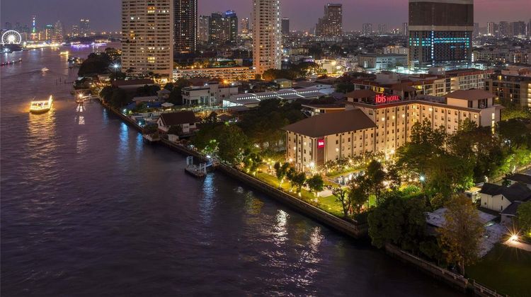 Hotel Ibis Bangkok Riverside Exterior