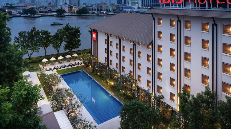 Hotel Ibis Bangkok Riverside Exterior