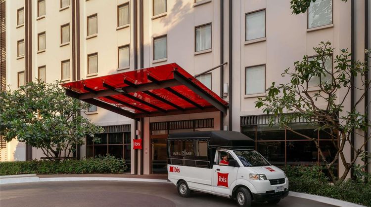 Hotel Ibis Bangkok Riverside Exterior
