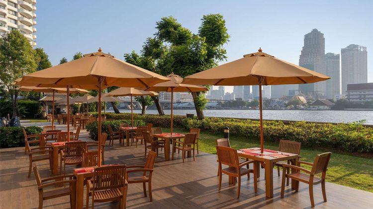 Hotel Ibis Bangkok Riverside Exterior