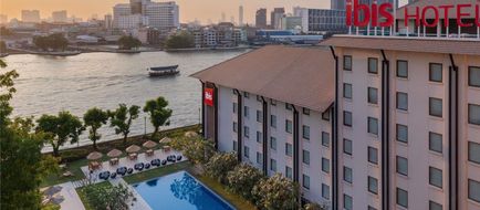 Hotel Ibis Bangkok Riverside Exterior