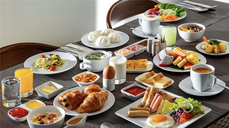 <b>Hotel Ibis Bangkok Riverside Restaurant</b>. Images powered by <a href="https://iceportal.shijigroup.com/" title="IcePortal" target="_blank">IcePortal</a>.