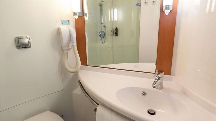 Ibis Esch Belval Room