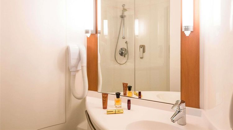 Ibis Esch Belval Room