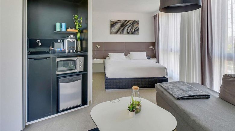 <b>Novotel Suites Paris Issy les Molineaux Room</b>. Images powered by <a href="https://iceportal.shijigroup.com/" title="IcePortal" target="_blank">IcePortal</a>.