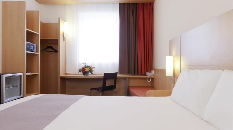 Ibis Bata Room