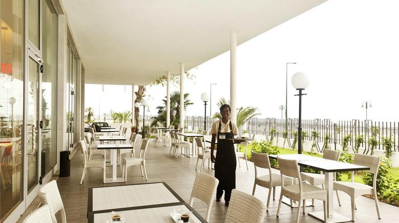 <b>Ibis Bata Restaurant</b>. Images powered by <a href="https://iceportal.shijigroup.com/" title="IcePortal" target="_blank">IcePortal</a>.