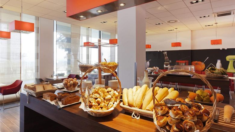 <b>Ibis Bata Restaurant</b>. Images powered by <a href="https://iceportal.shijigroup.com/" title="IcePortal" target="_blank">IcePortal</a>.