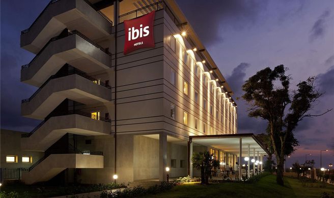 Ibis Bata Exterior