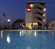 Ibis Bata Exterior